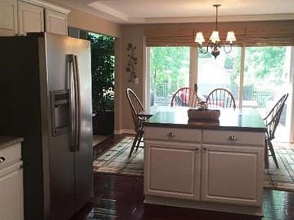 5th image of 43557 Hillsboro Dr