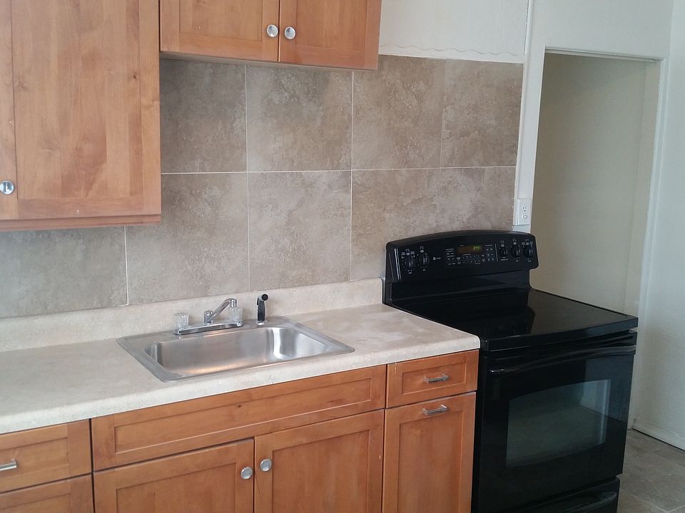 1st image of 601 W Comstock Ave