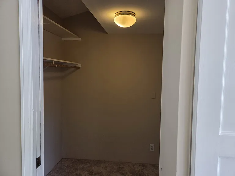 15219 Wyandotte St — Photo 29