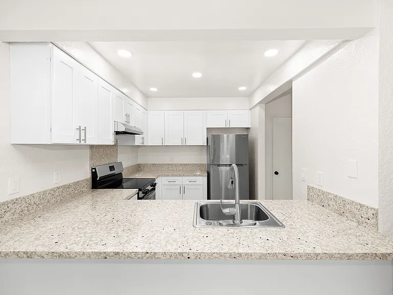 Cambridge Garden Apartments — Photo 67