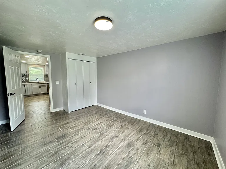 2144 Westchester Dr — Photo 17