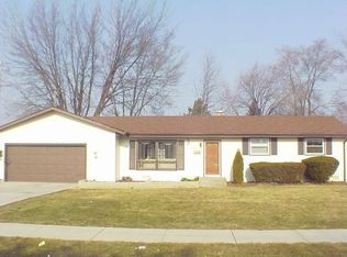 601 Mohican Rd, Carol Stream, IL 60188