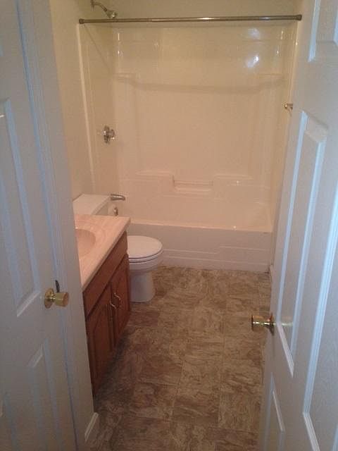 2nd Flor Bath