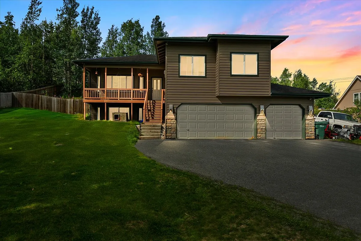 6 bed, 2536 sqft, $3,550 — Photo 1