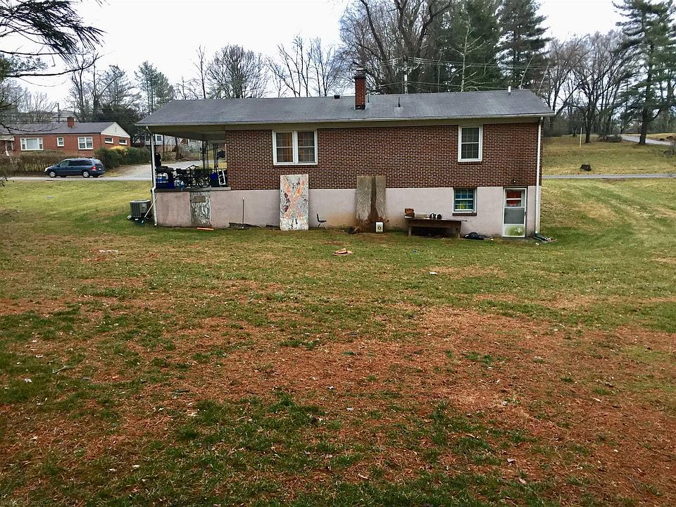 2nd image of 405 Clay St SE