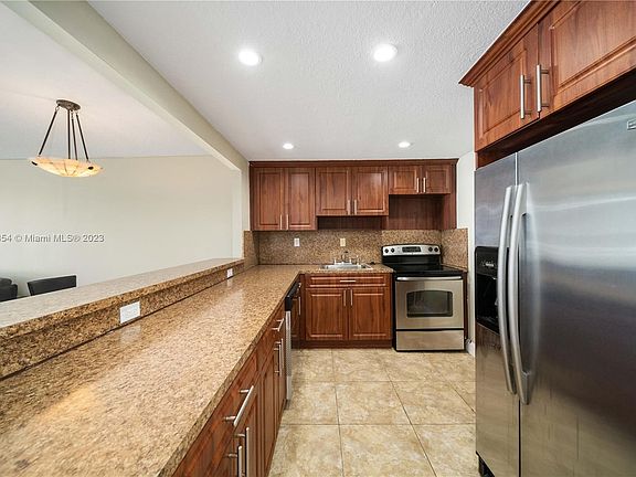 2nd image of 16710 NE 9th Ave APT 705