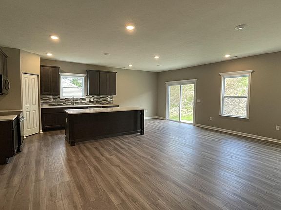 Open kitchen Family room Breakfast nook area
