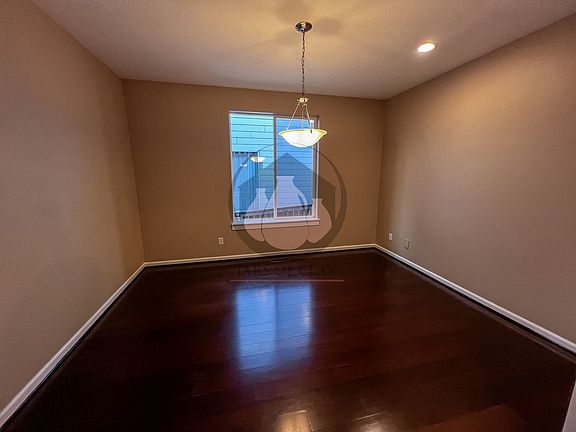 4th image of 2617 Nautilus Ave NW