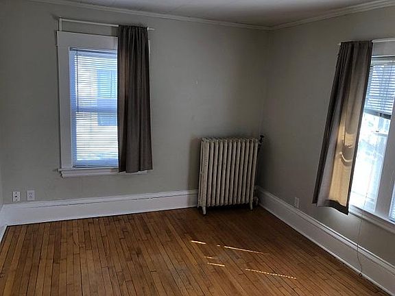 3rd image of 411 Wheeler St N #2