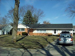 2nd image of 809 N Lakeview Ave