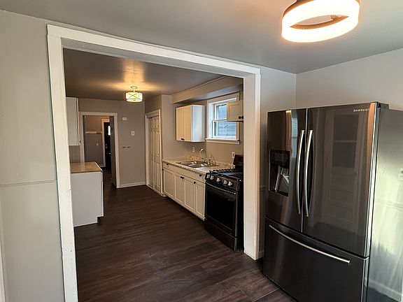 5th image of 147 Condon Ave