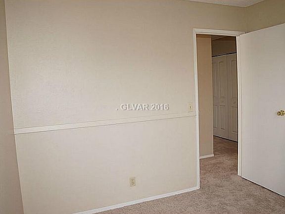 3rd image of 586 Grimsby Ave
