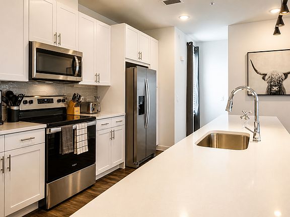 4th image of 1002 Fort Worth Ave #2515