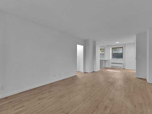 4th image of 5700 Arlington Ave APT 2S