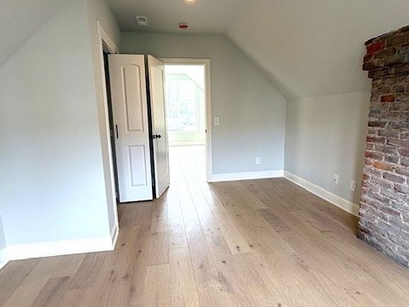 4th image of 2525 Fillmore St APT 6