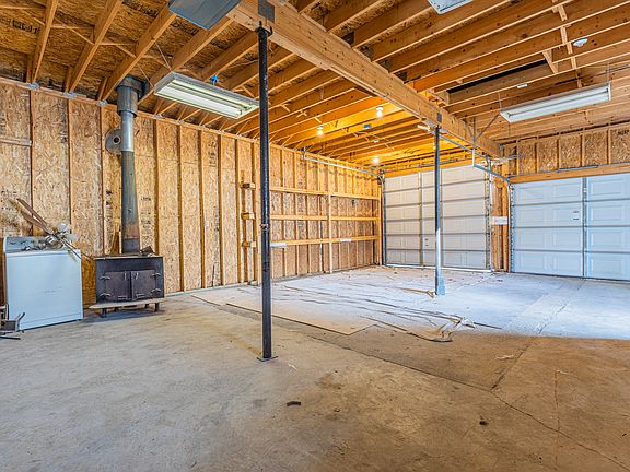 4th image of 47686 Burton Dr