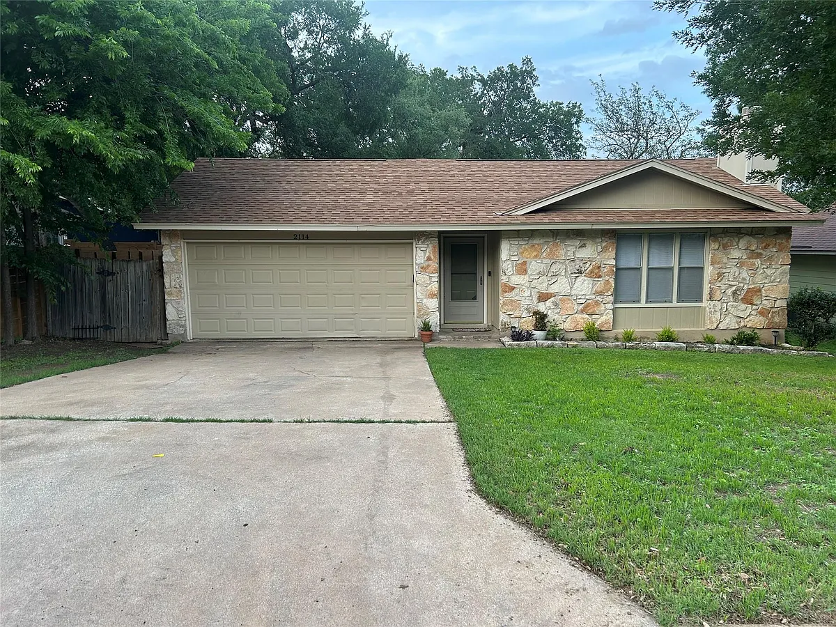 Building Photo - 2114 Lear Ln