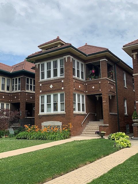 1st image of 322 S Oak Park Ave