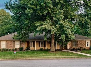 221 Teakwood Dr SW, Huntsville, AL 35801