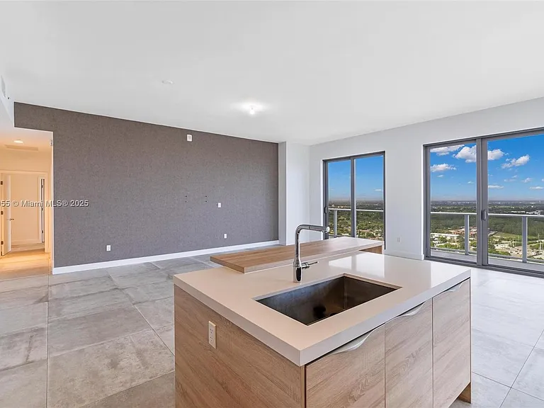 16385 Biscayne Blvd #4 — Photo 25