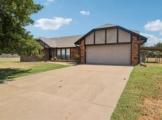 812 Dripping Springs Dr, Edmond, OK 73034