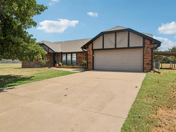 812 Dripping Springs Dr, Edmond, OK 73034