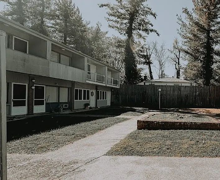 1st image of 171 Hutton St #6