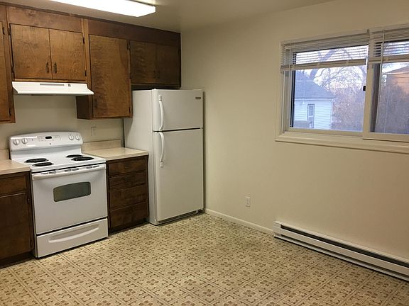 5th image of 165 N 7th St APT C