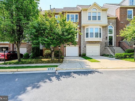 2nd image of 3907 Clares Ct