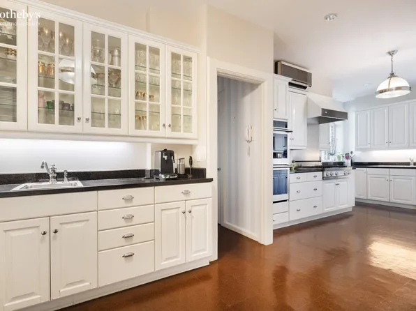 930 Park Avenue image 8 of 17