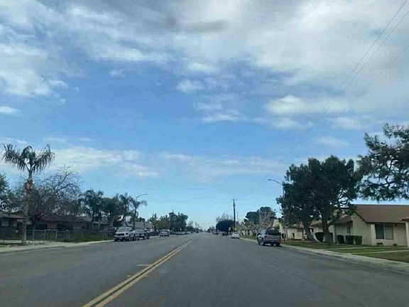 2nd image of 315 E Los Angeles Ave