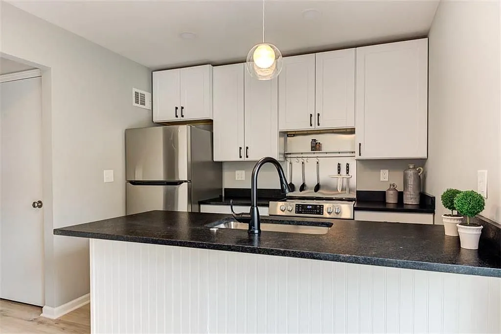 3 bed, 3.0 bath, 1440 sqft, $2,295 — Photo 1