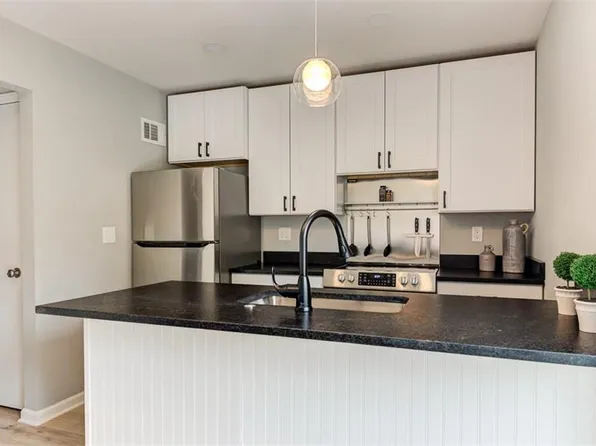 9923 W 52nd St, Merriam, KS 66203