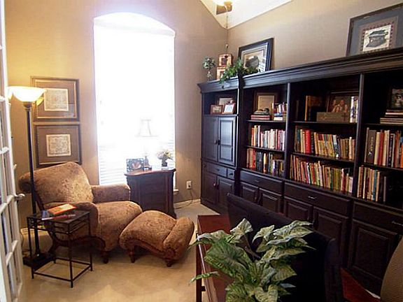 3rd image of 2716 Pine Trail Dr
