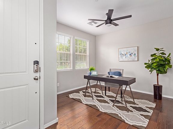 4th image of 1712 E BRIDGEPORT Parkway