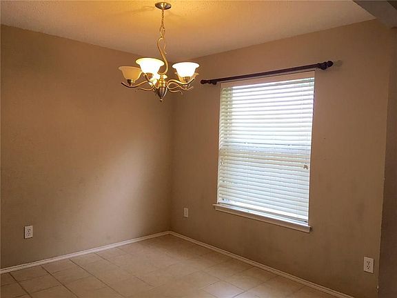 3rd image of 928 Wrigley Way