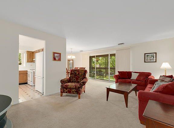 5th image of 30 Shawnee Trl APT 4