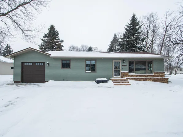 809 Westgate Cir, Hawley, MN 56549