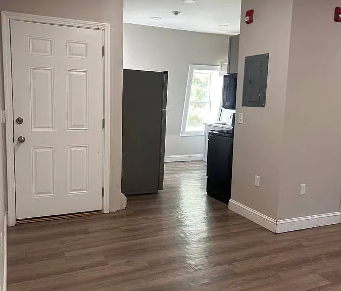 575 Broad St #3 — Photo 7