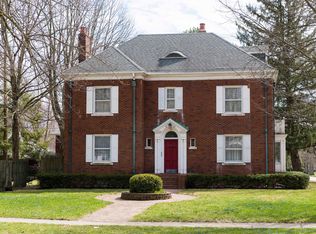 915 W Springfield Ave, Champaign, IL 61821