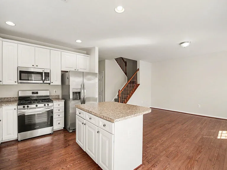1114 Ellis Ave — Photo 6