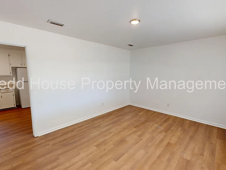 502 Fitzsimmons St — Photo 7