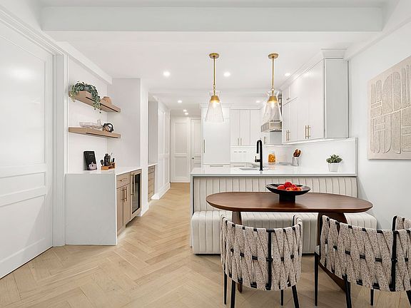 2nd image of 27 W 72nd St #312