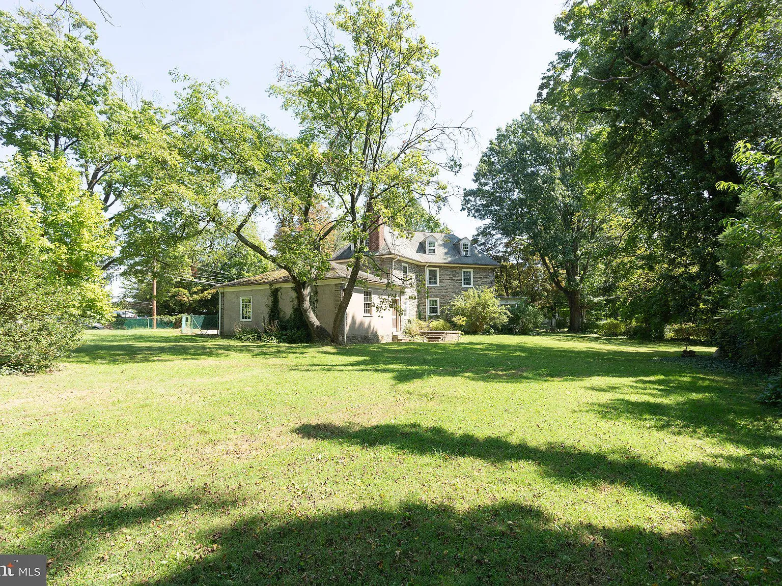 6 bed, 5.0 bath, 3528 sqft, $4,400 — Photo 2