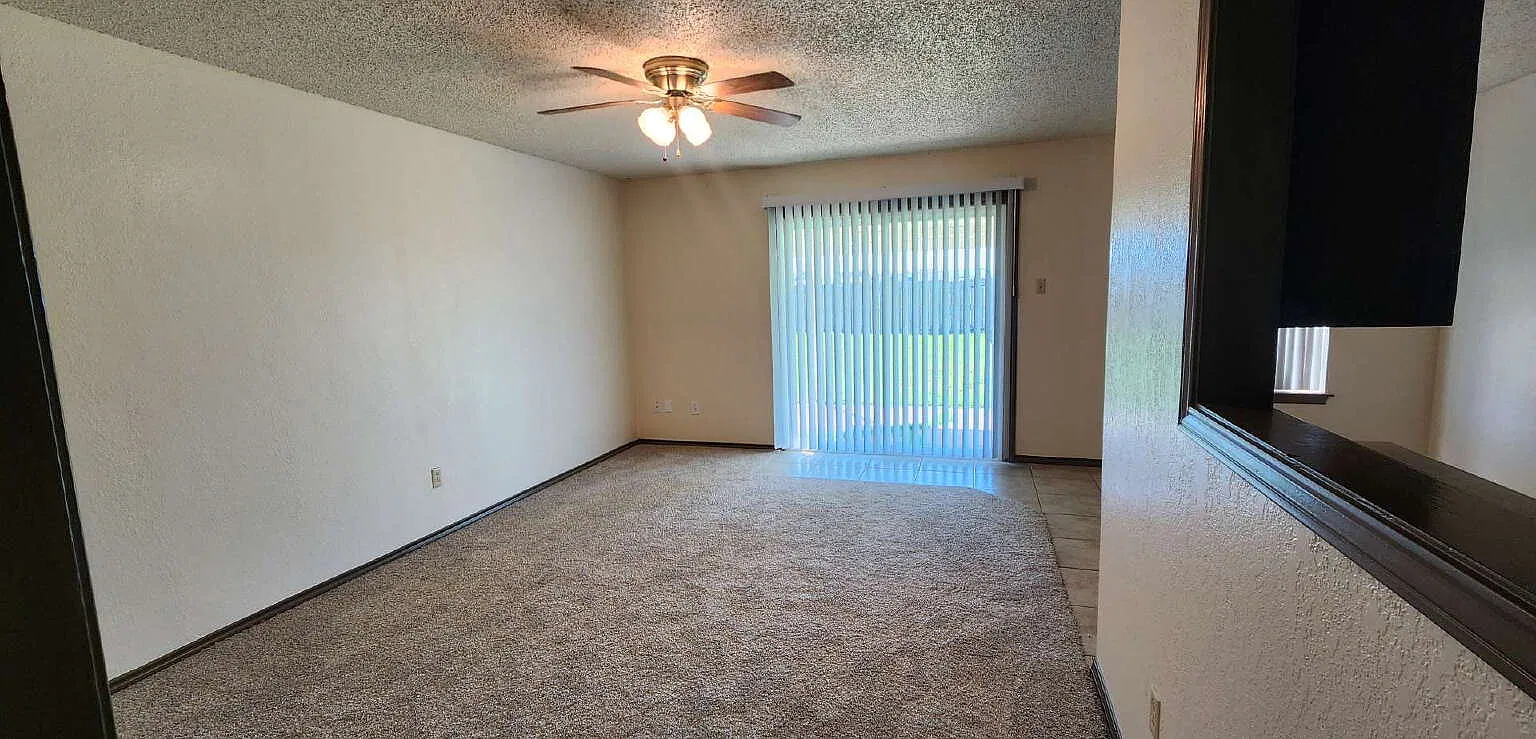 3 bed, 1.5 bath, 1127 sqft, $1,200 — Photo 2