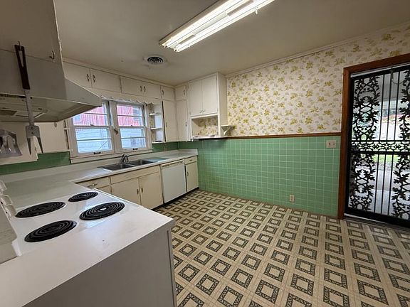 5th image of 410 E Parkview St