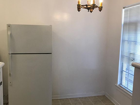 4th image of 833 S Mansfield Ave #103