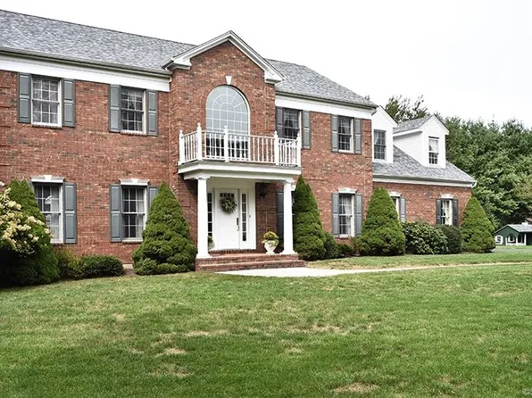 11 Regency Dr, North Haven, CT 06473