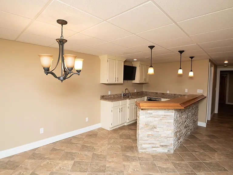 405 Galway Dr — Photo 48