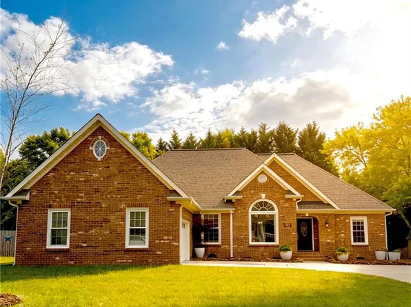 936 George Place Dr, Kernersville, NC 27284